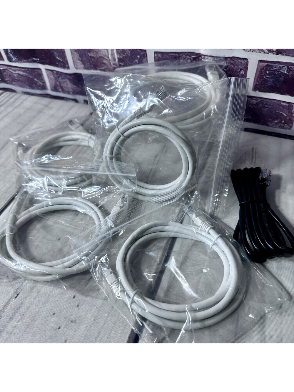 New Lot of 7 ~ 5ft (60 in) White 568B Molded Ethernet Cables 24AWG White & Black